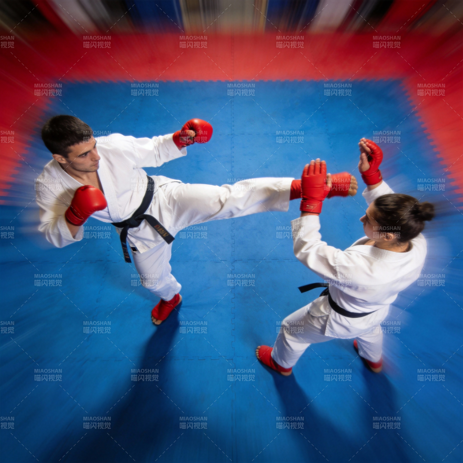 跆拳道对决瞬间图片