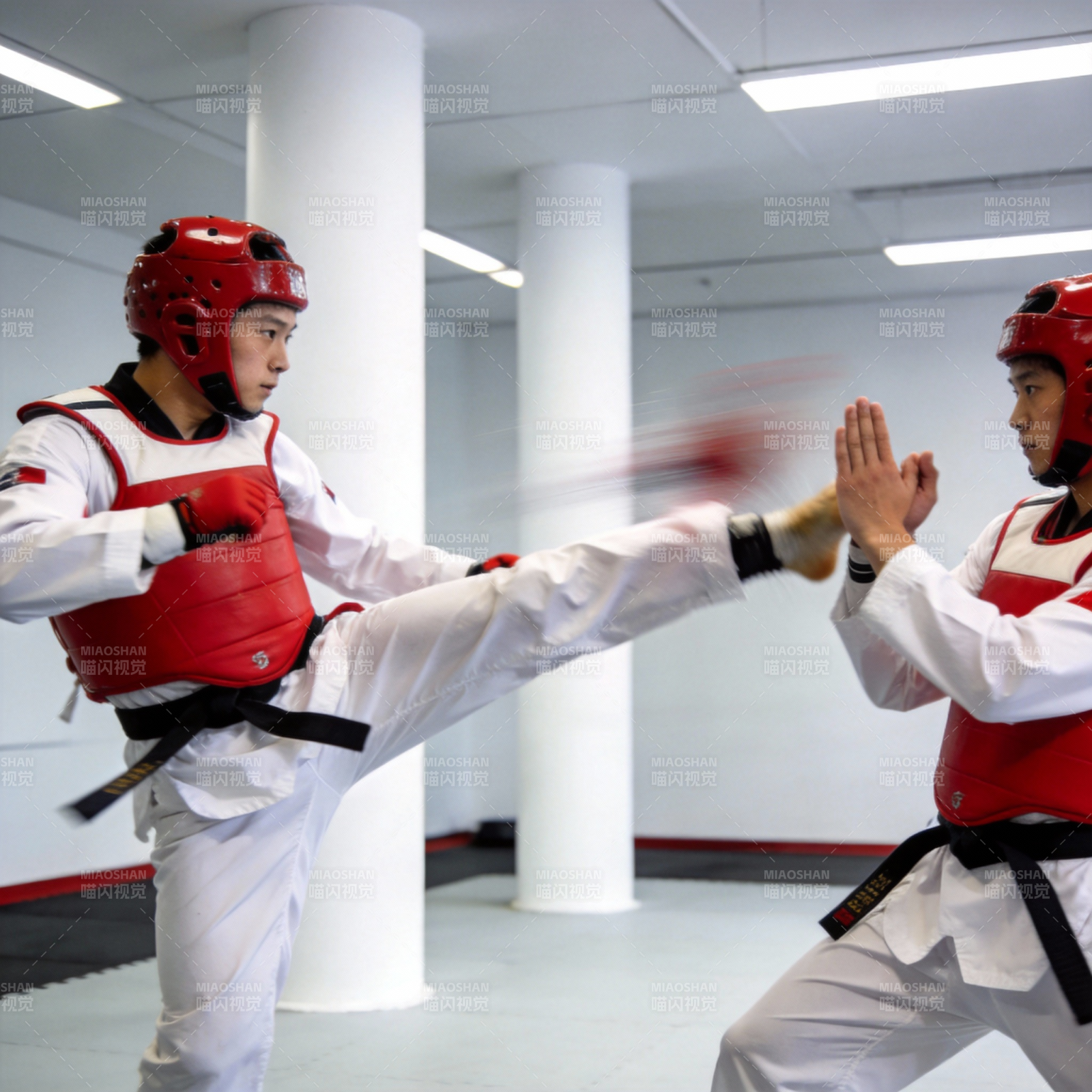 跆拳道对练瞬间图片