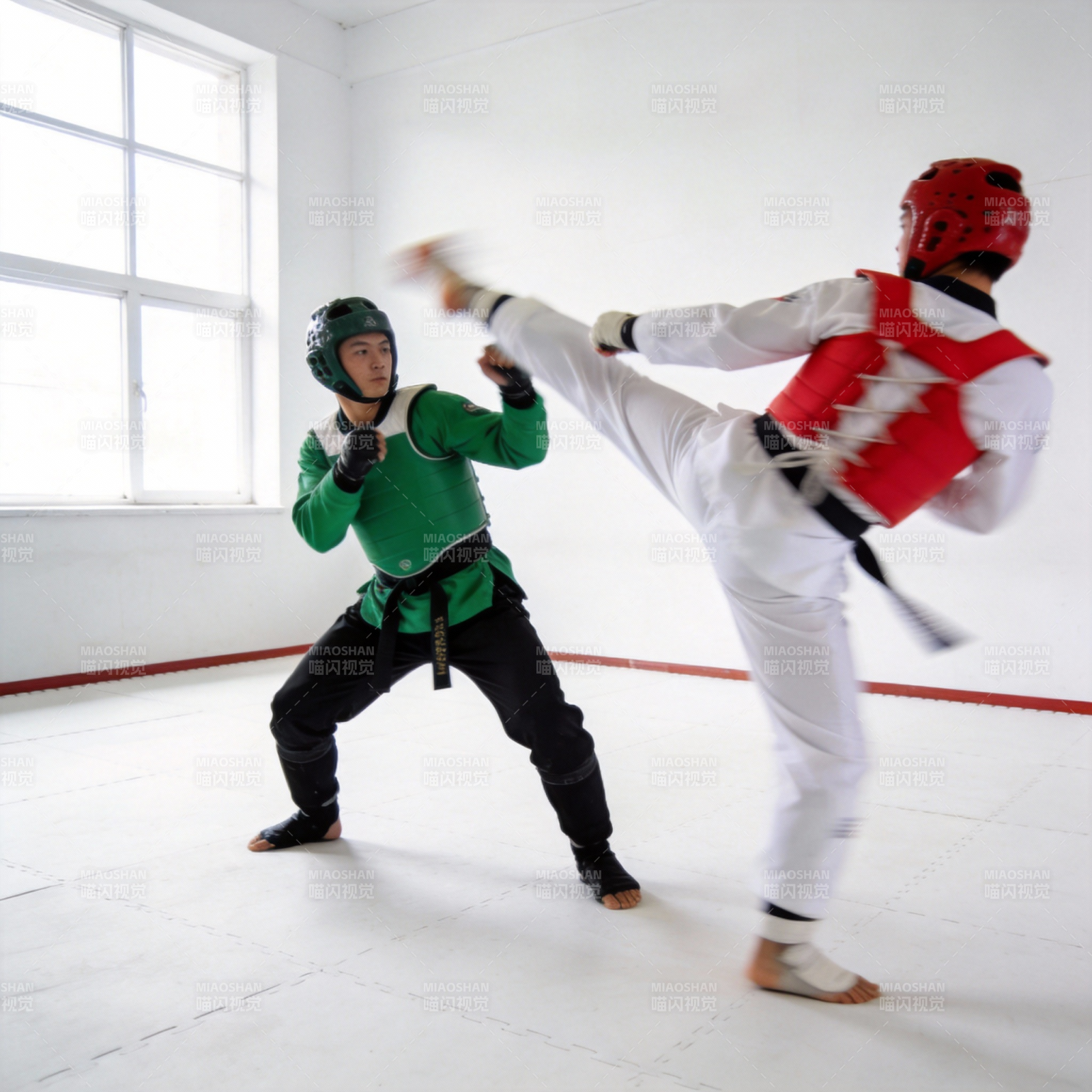 跆拳道对练瞬间图片