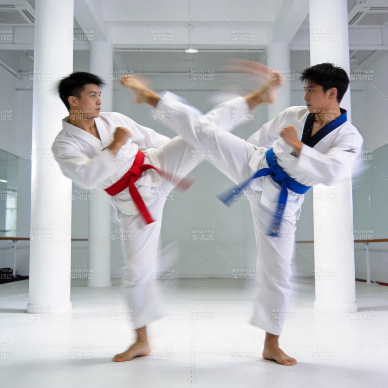 跆拳道对决瞬间图片