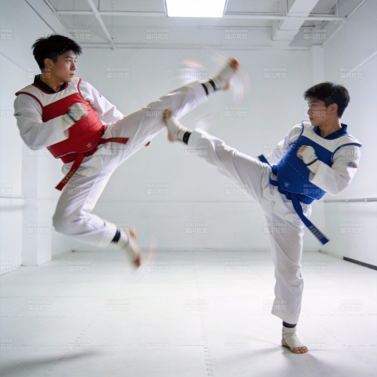 跆拳道对决瞬间图片