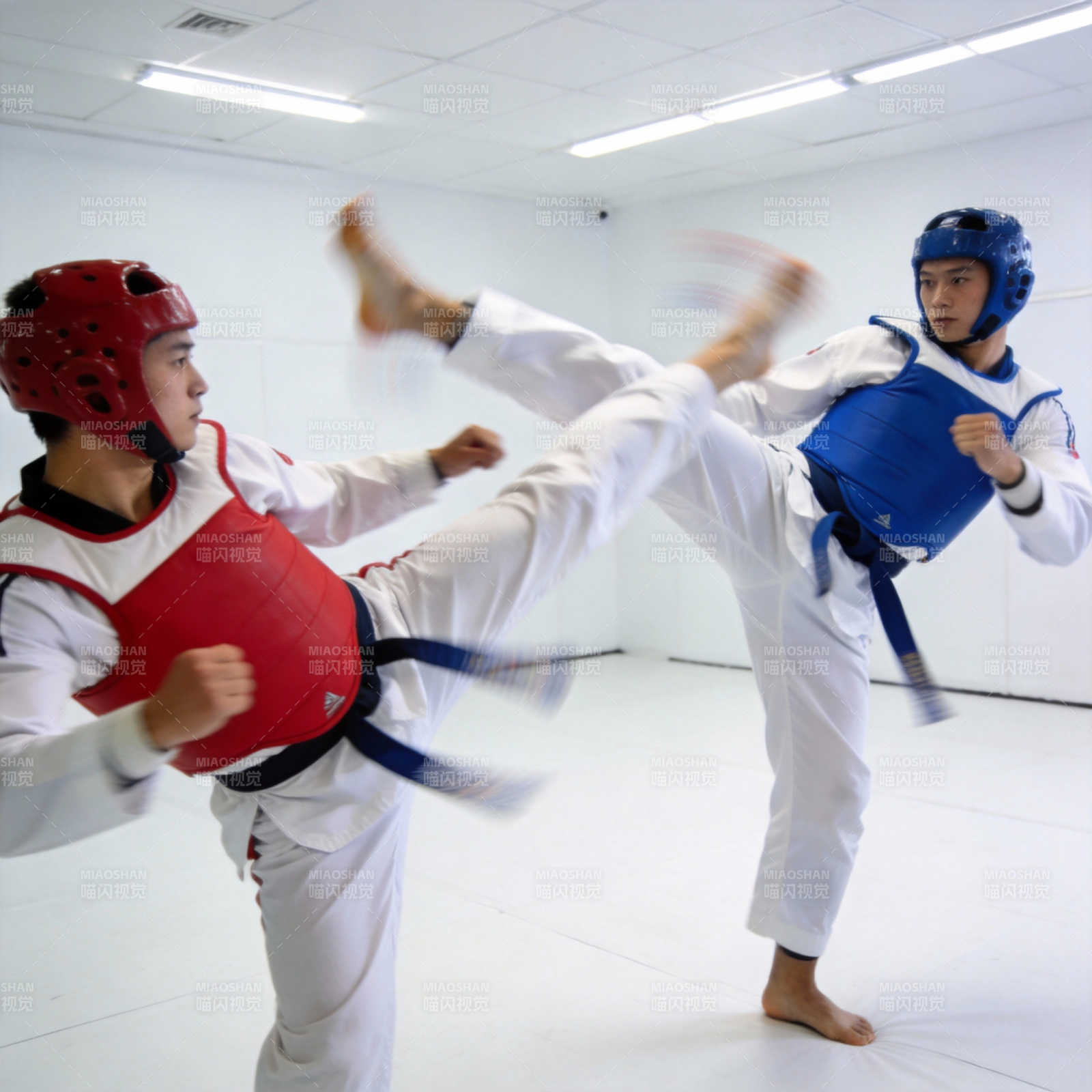 跆拳道对决瞬间图片