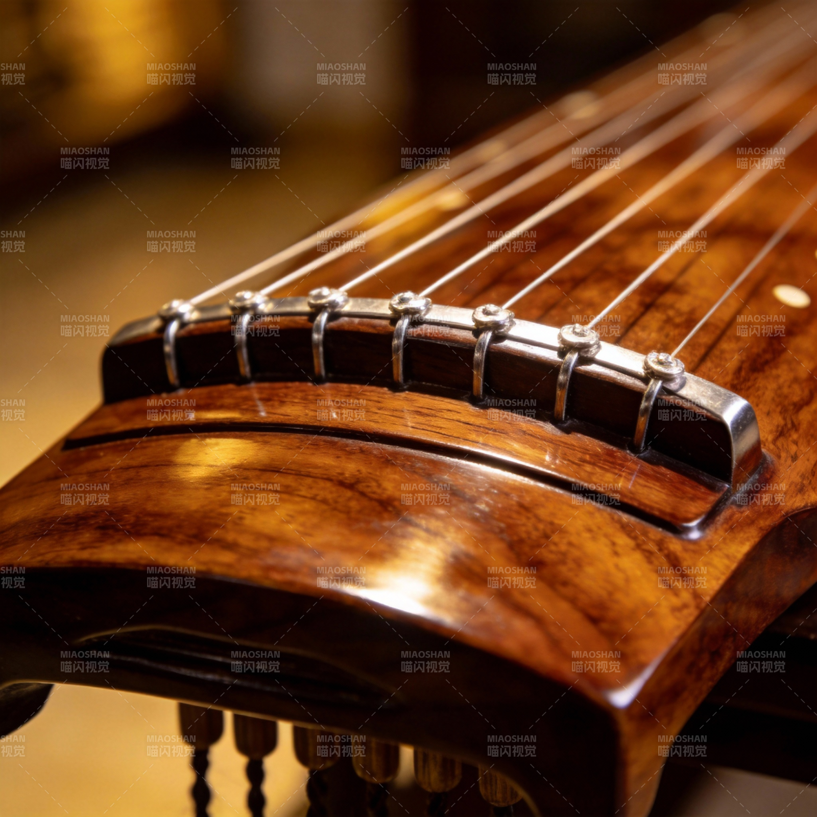 古琴特写 弦韵悠扬图片