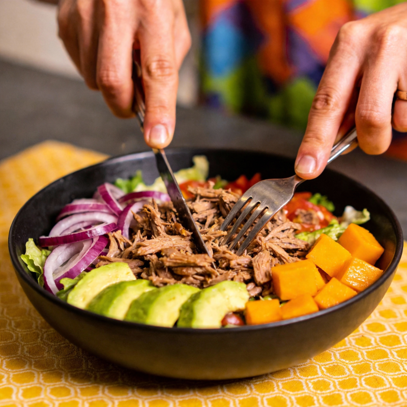 美味沙拉拌制中图片