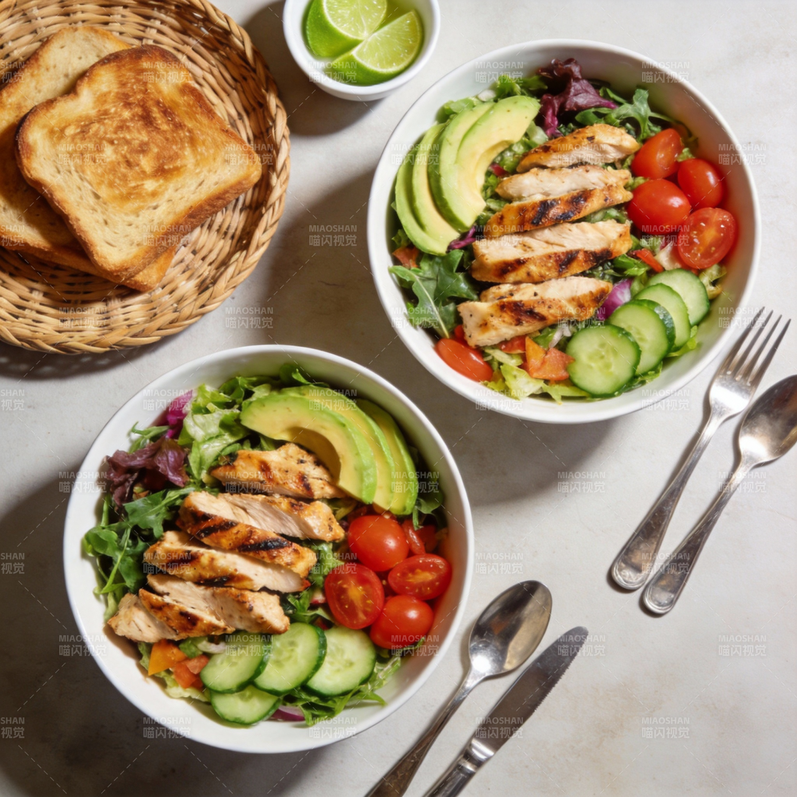 鸡肉沙拉配吐司图片