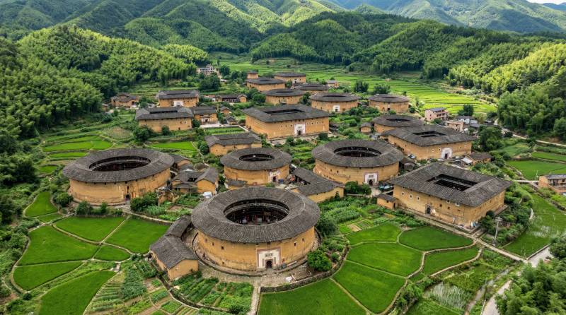 土楼群落风光图片