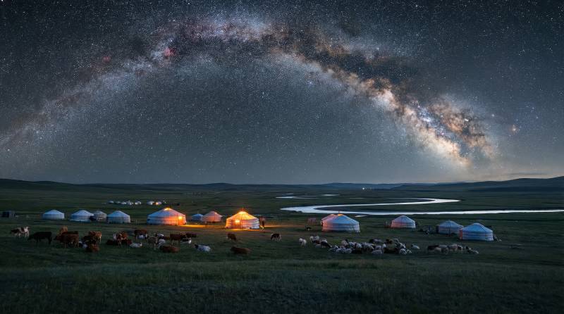 草原星夜蒙古包图片