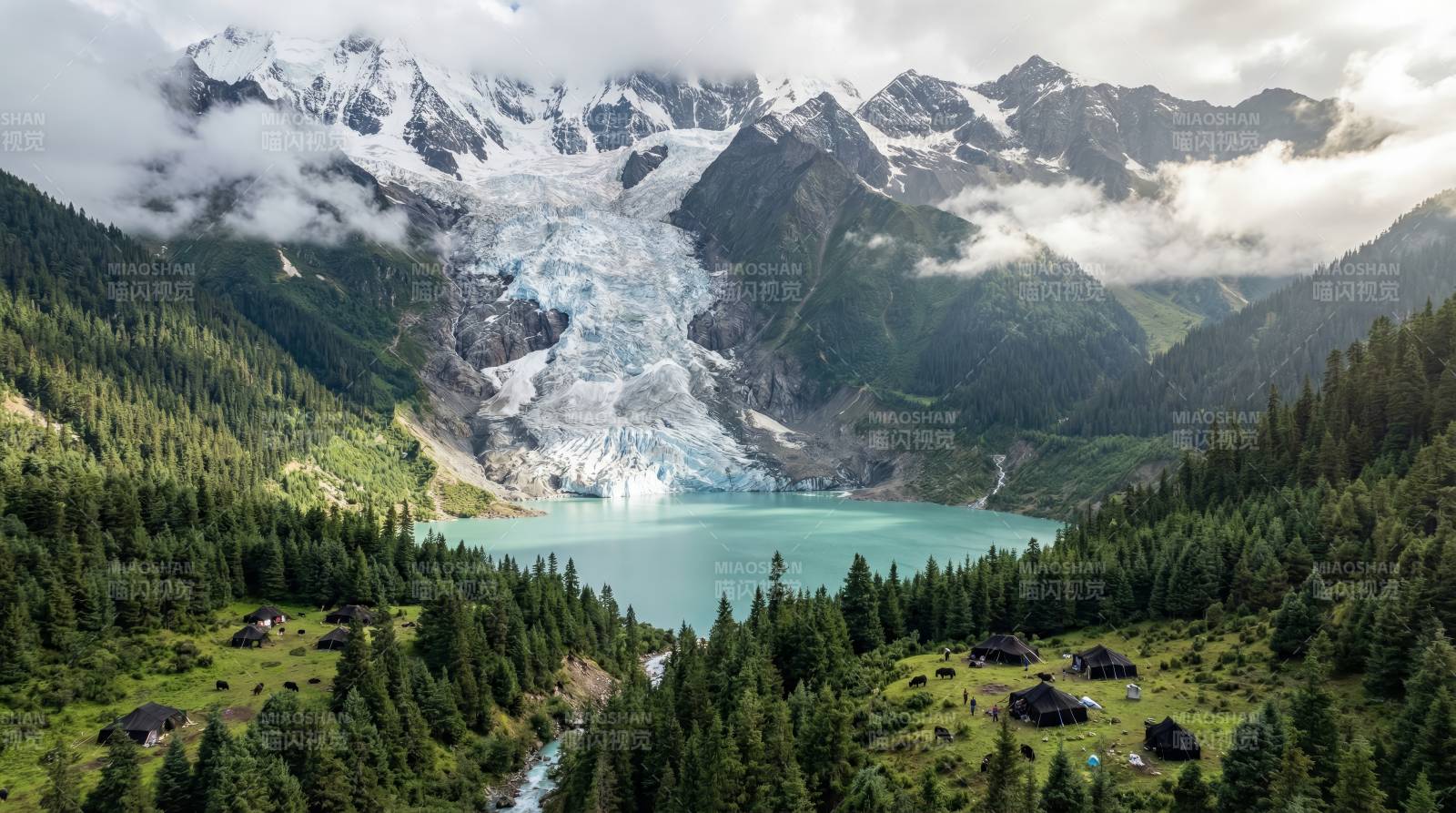雪山湖畔风光图片