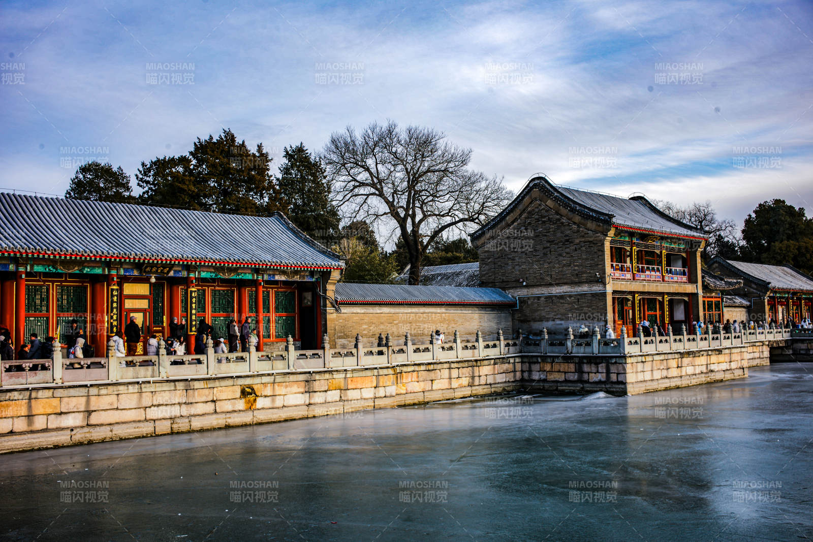 颐和园古建筑临水风光图片
