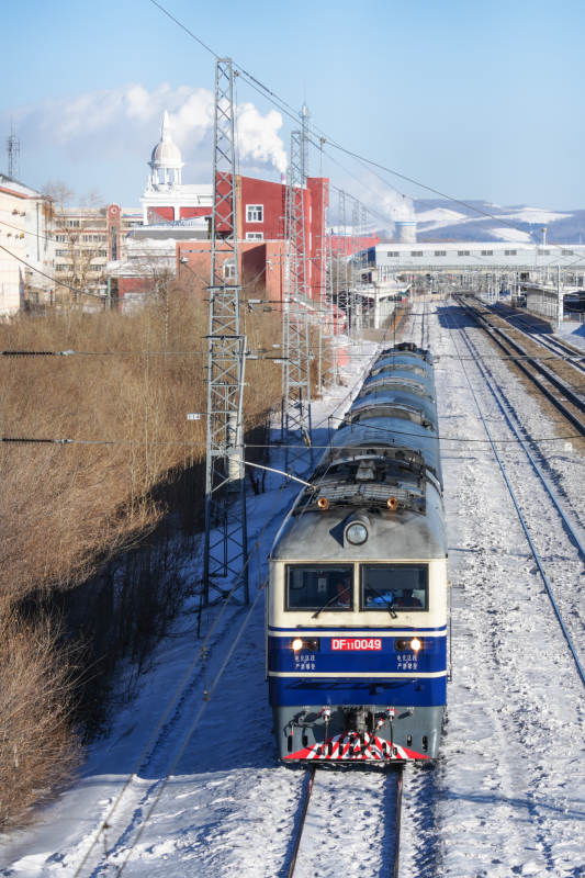 雪原火车驰骋图片