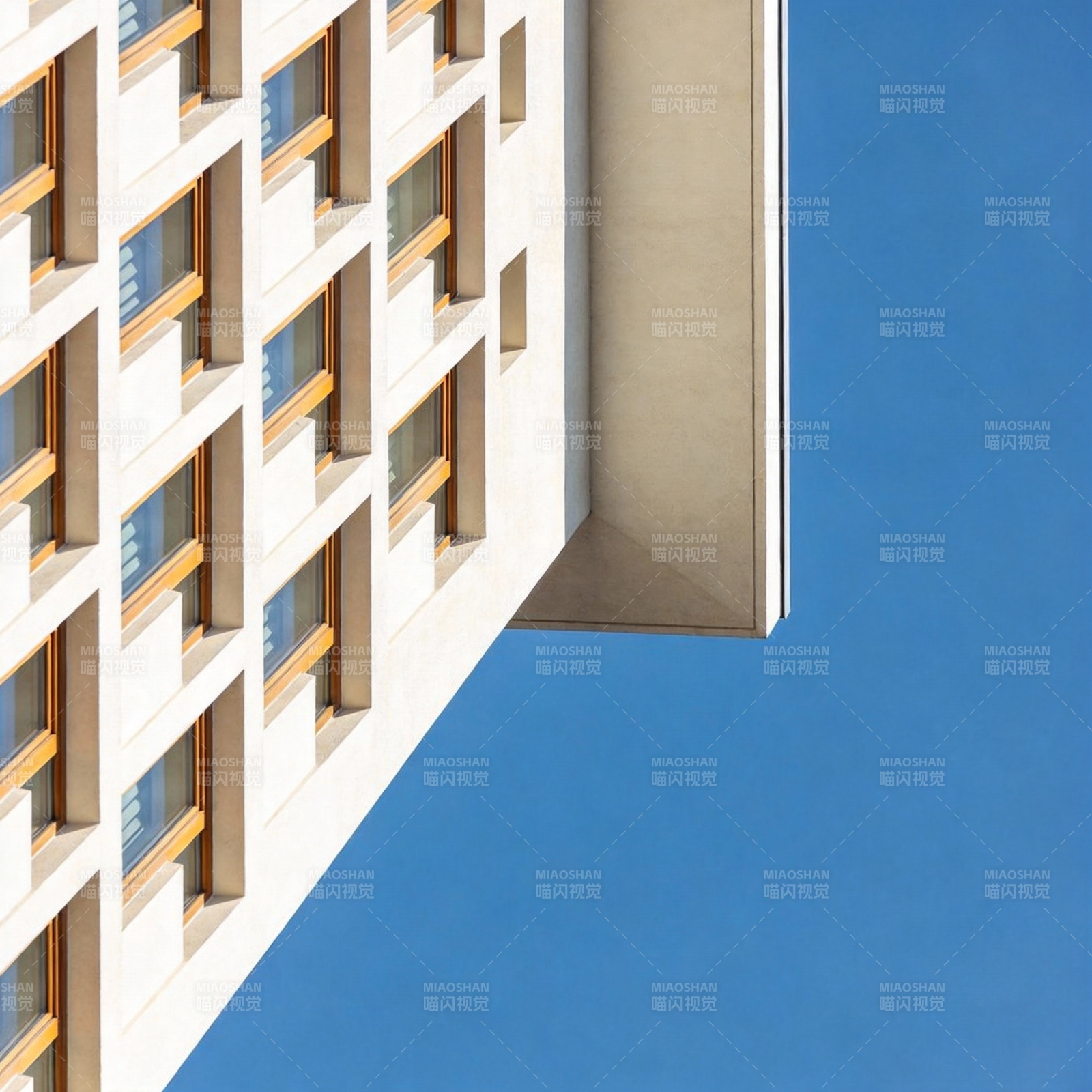 建筑角落与蓝天图片