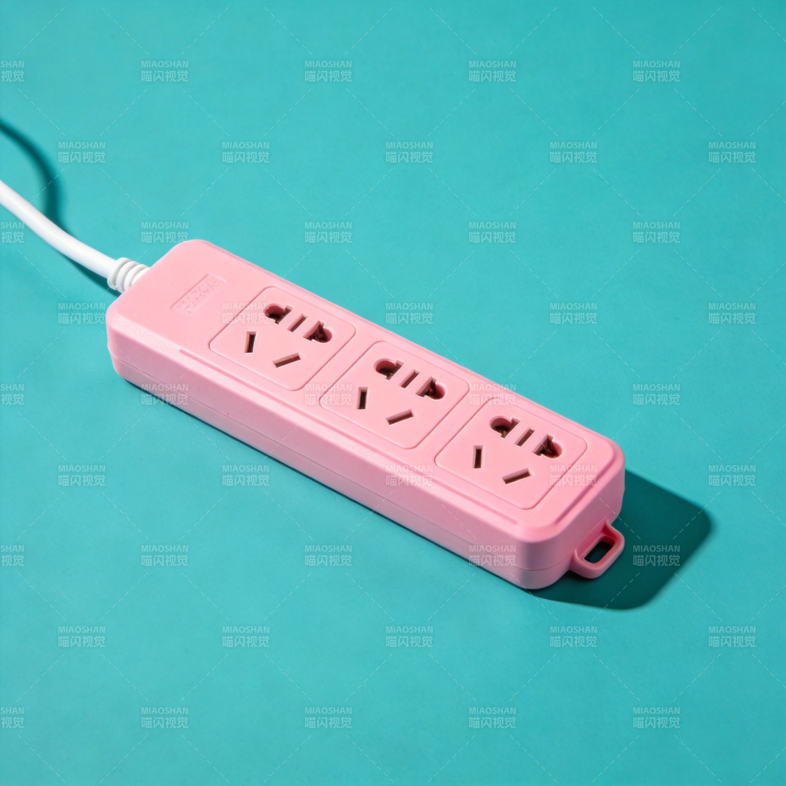 粉色插线板图片