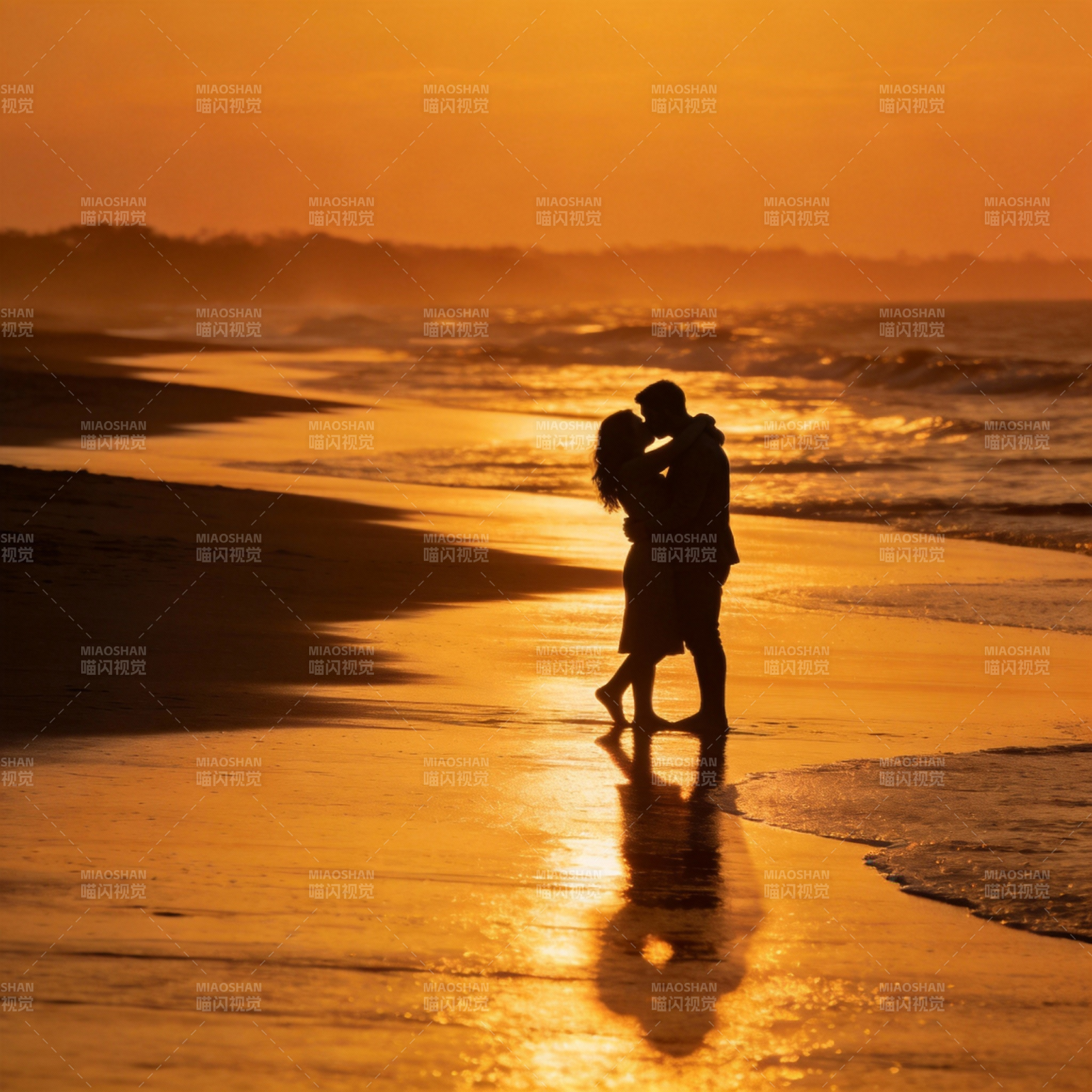 夕阳下的恋人剪影图片