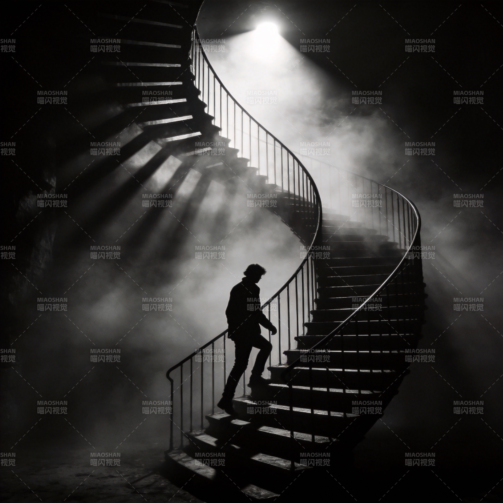阶梯上的身影图片