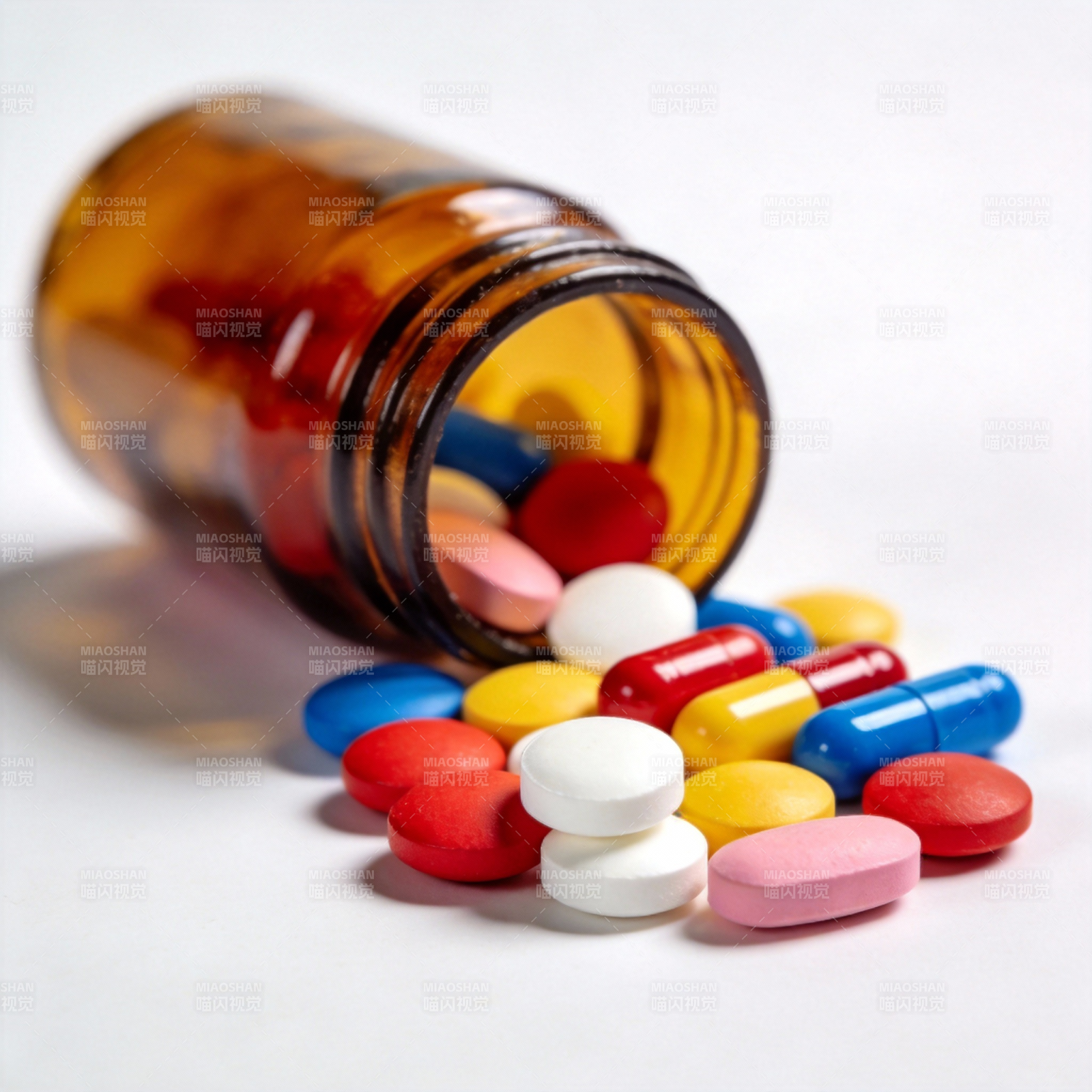 药瓶倾倒 彩药散落图片