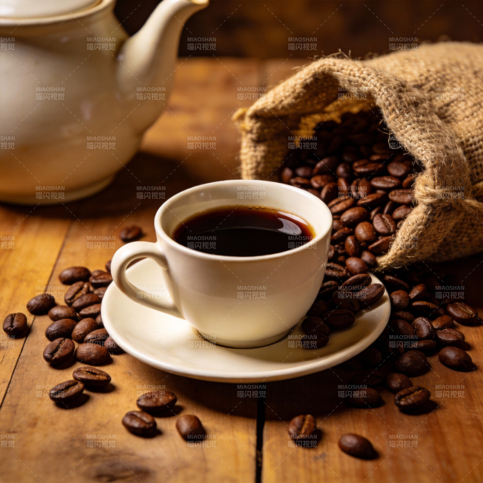 咖啡香浓 豆满桌图片