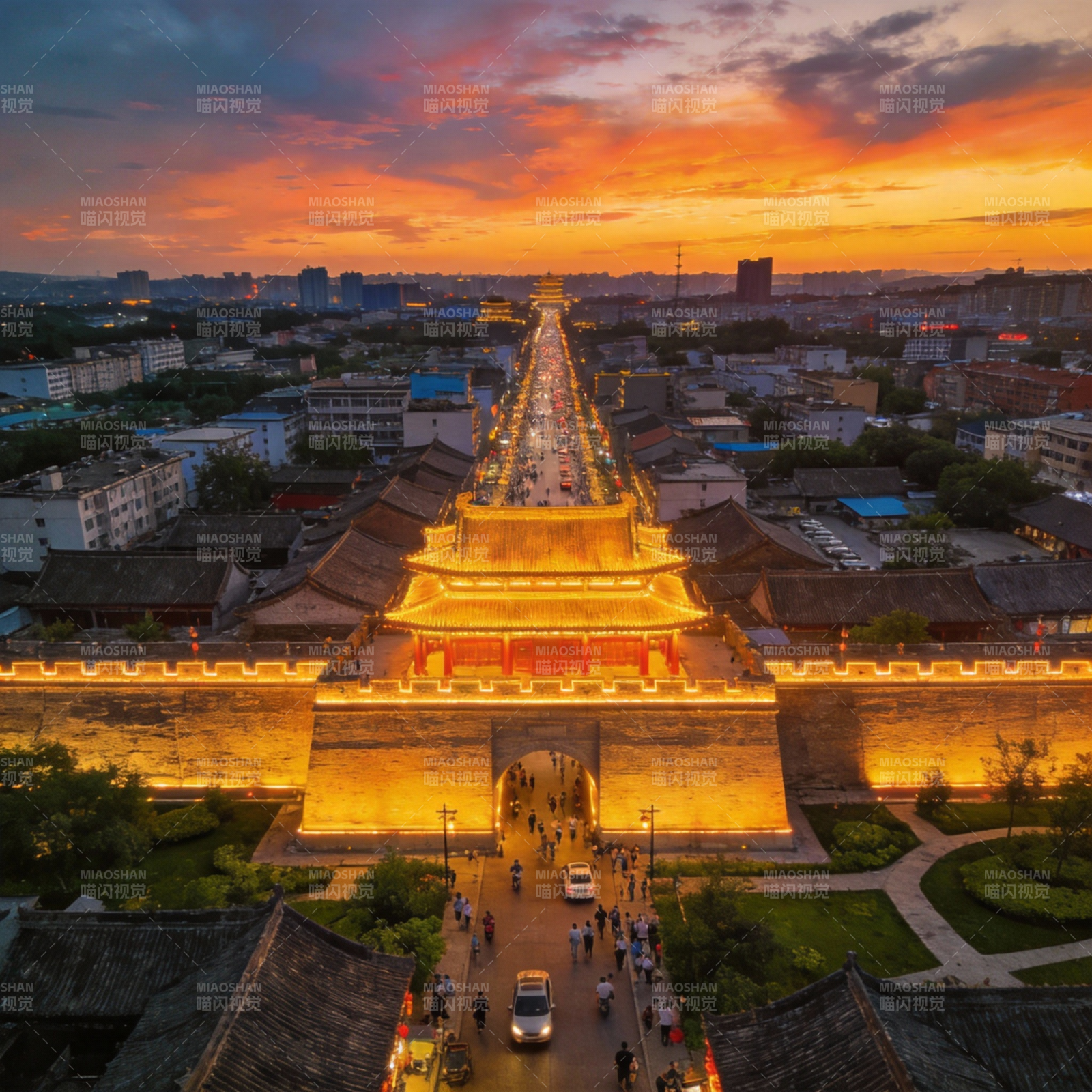 古城夕照 灯火辉煌图片