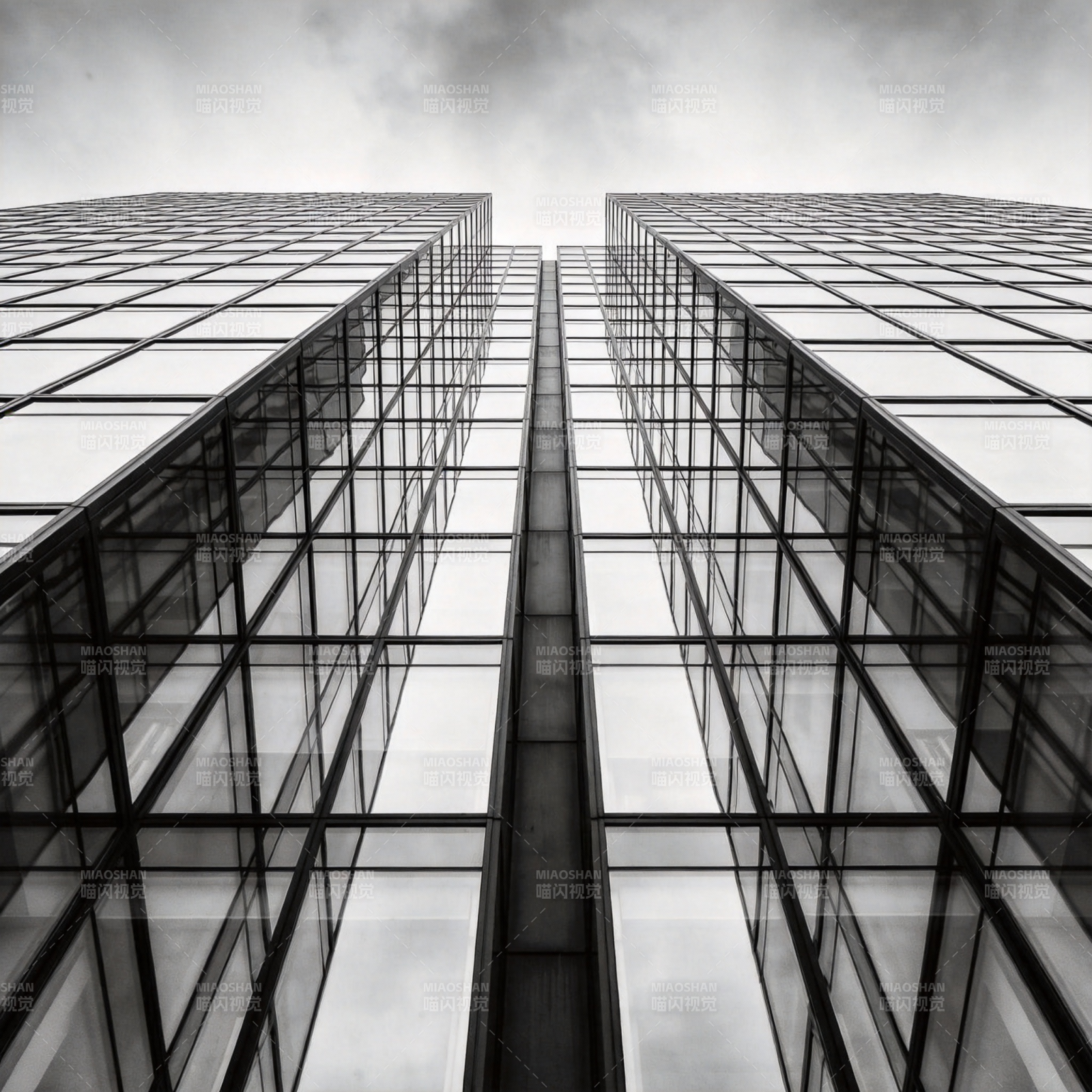 双塔对峙 天空之镜图片