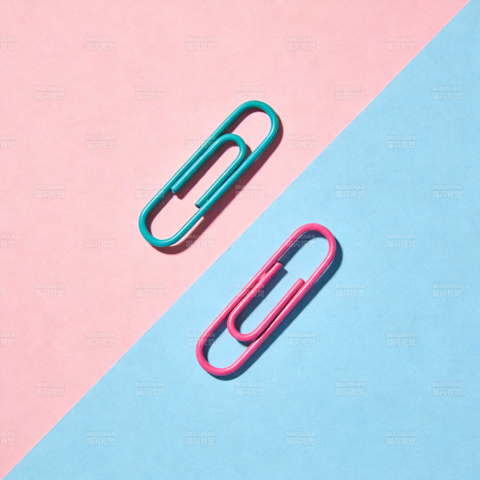 彩色回形针对比图片