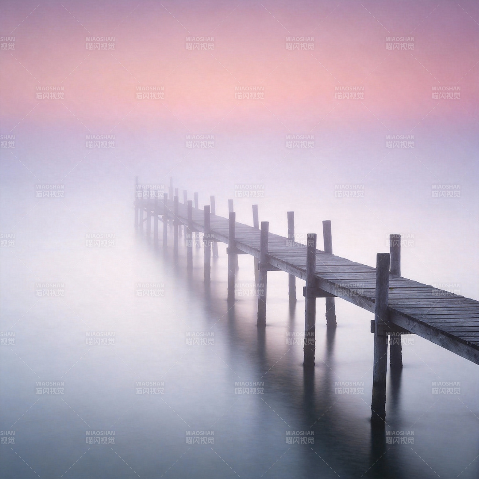 雾中长桥图片