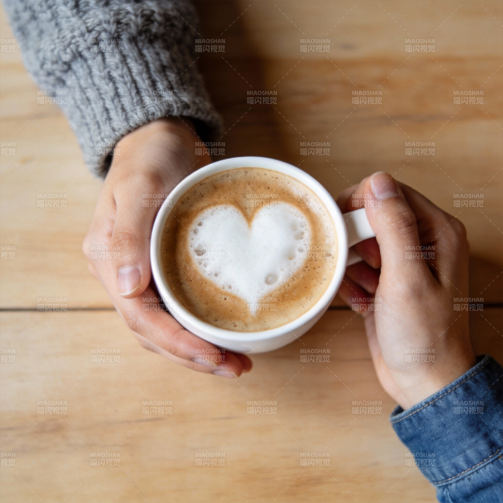 咖啡心形拉花图片