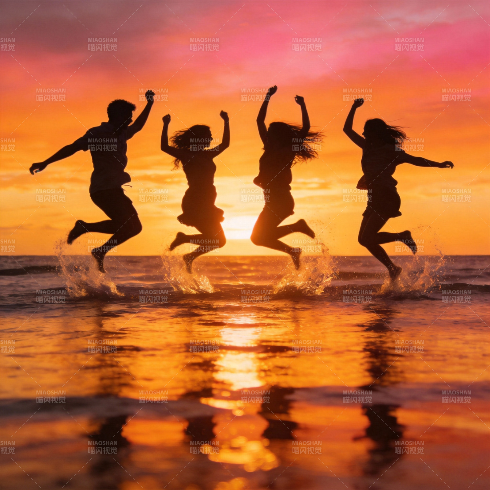 夕阳海滩跃动剪影图片