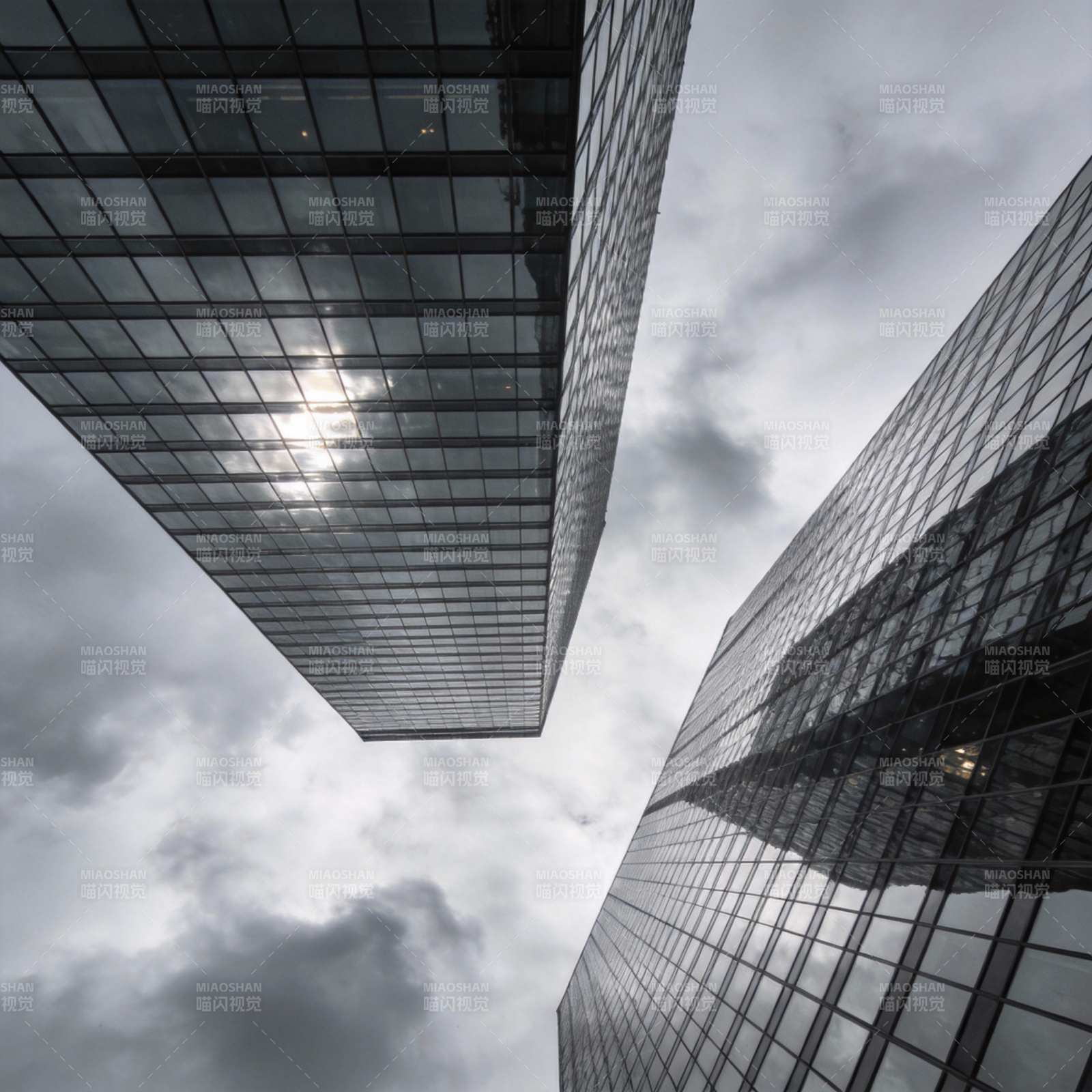 摩天楼仰视图片