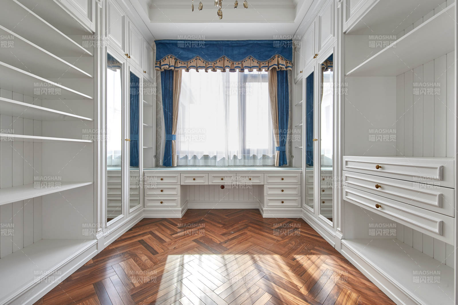 典雅衣帽间设计图片