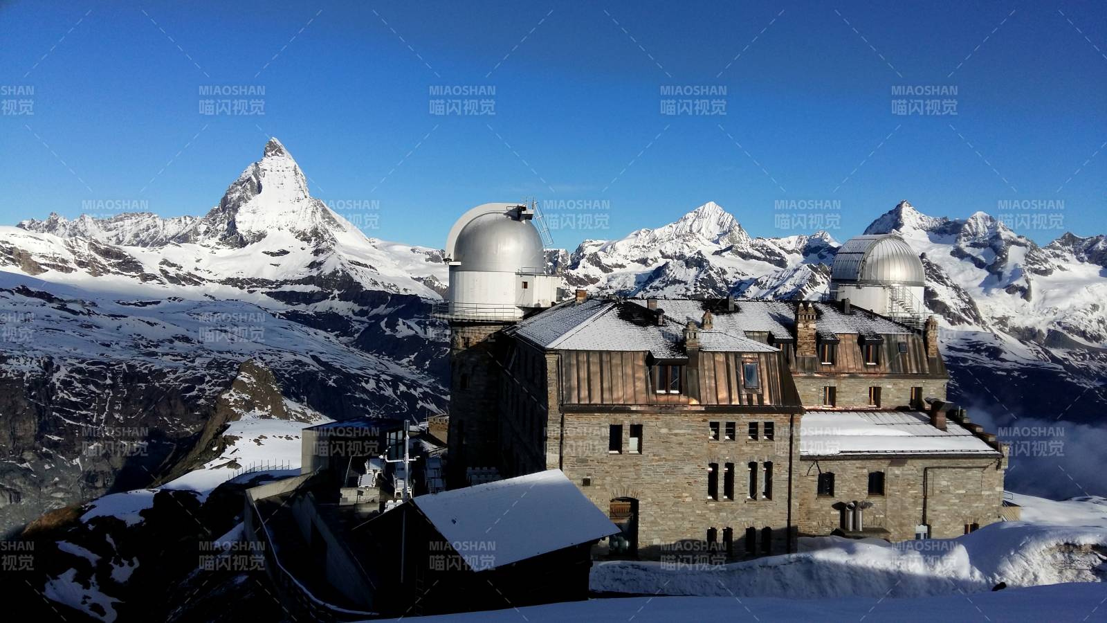 瑞士雪山之巅的天文台图片