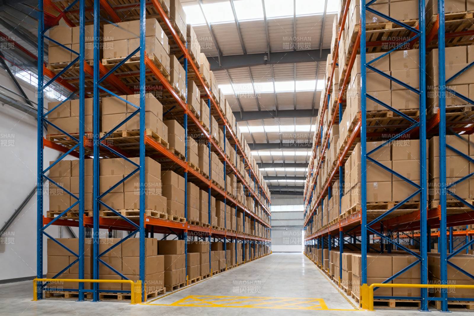 现代化仓库内部图片
