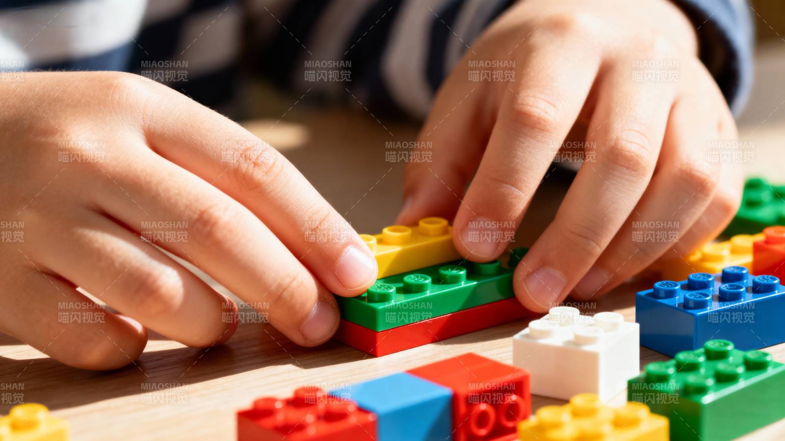 乐高积木拼搭中图片