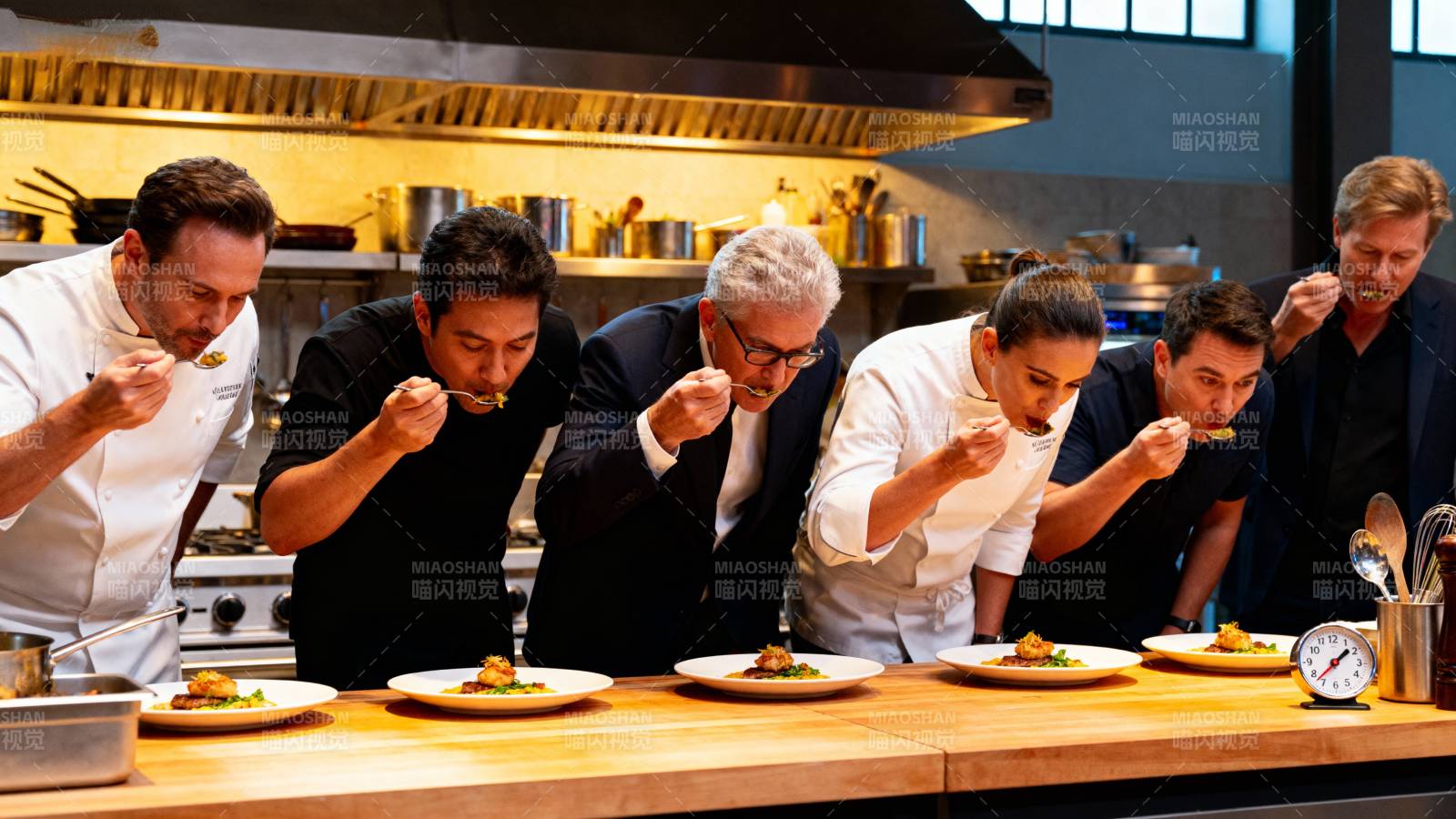 名厨品鉴美食瞬间图片