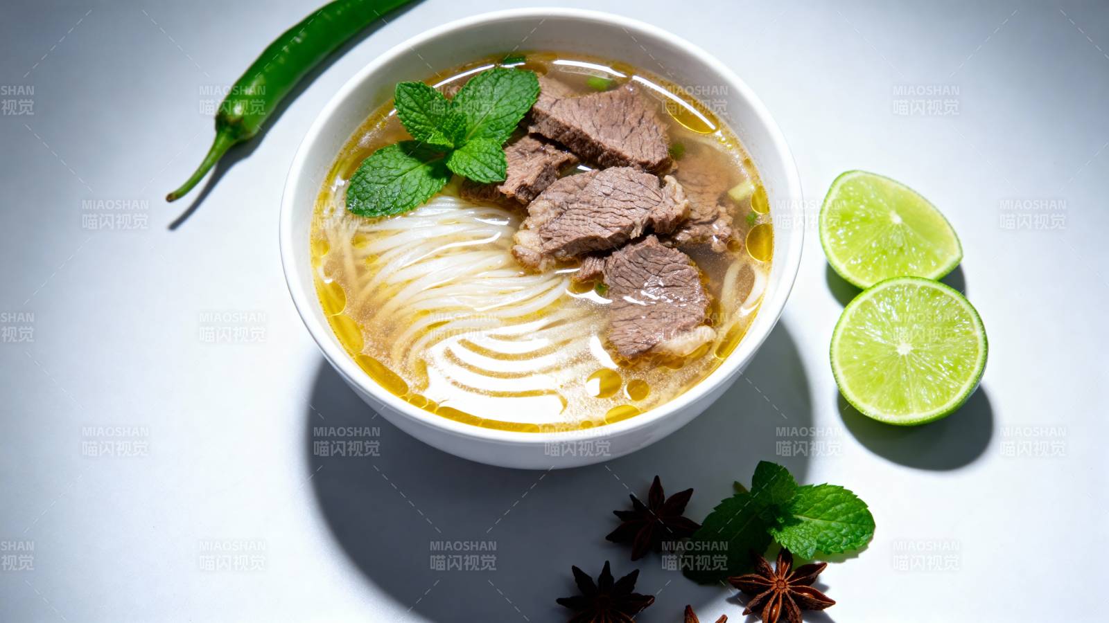 越南牛肉粉汤图片