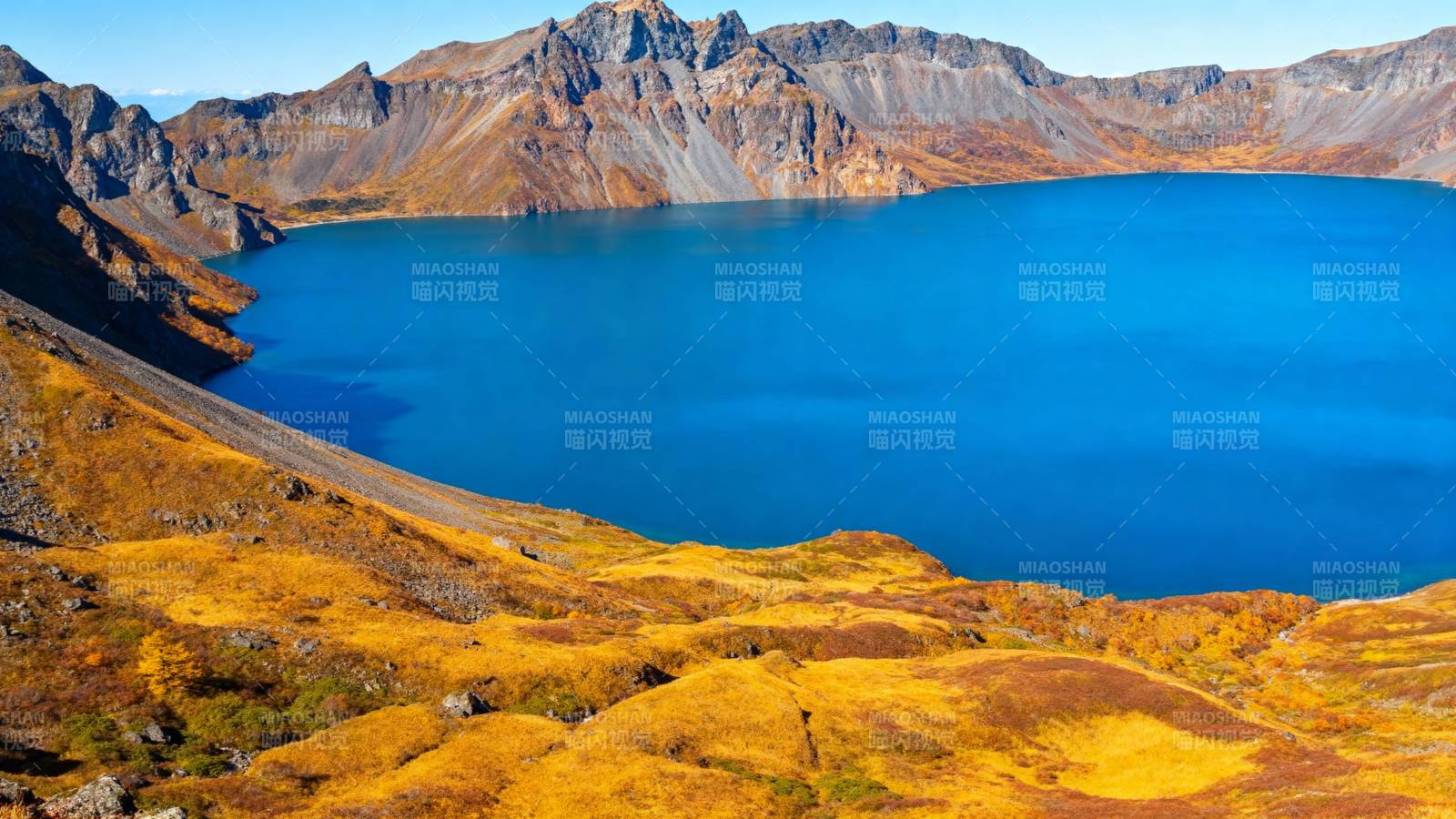 高山湖秋景图片