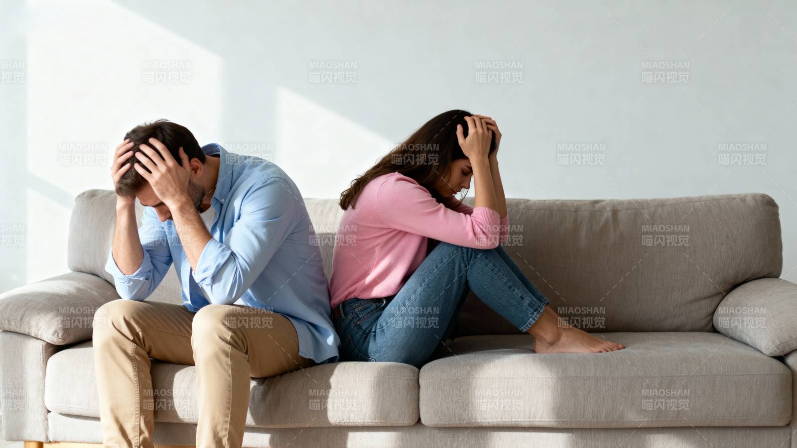 夫妻争吵后沉默图片