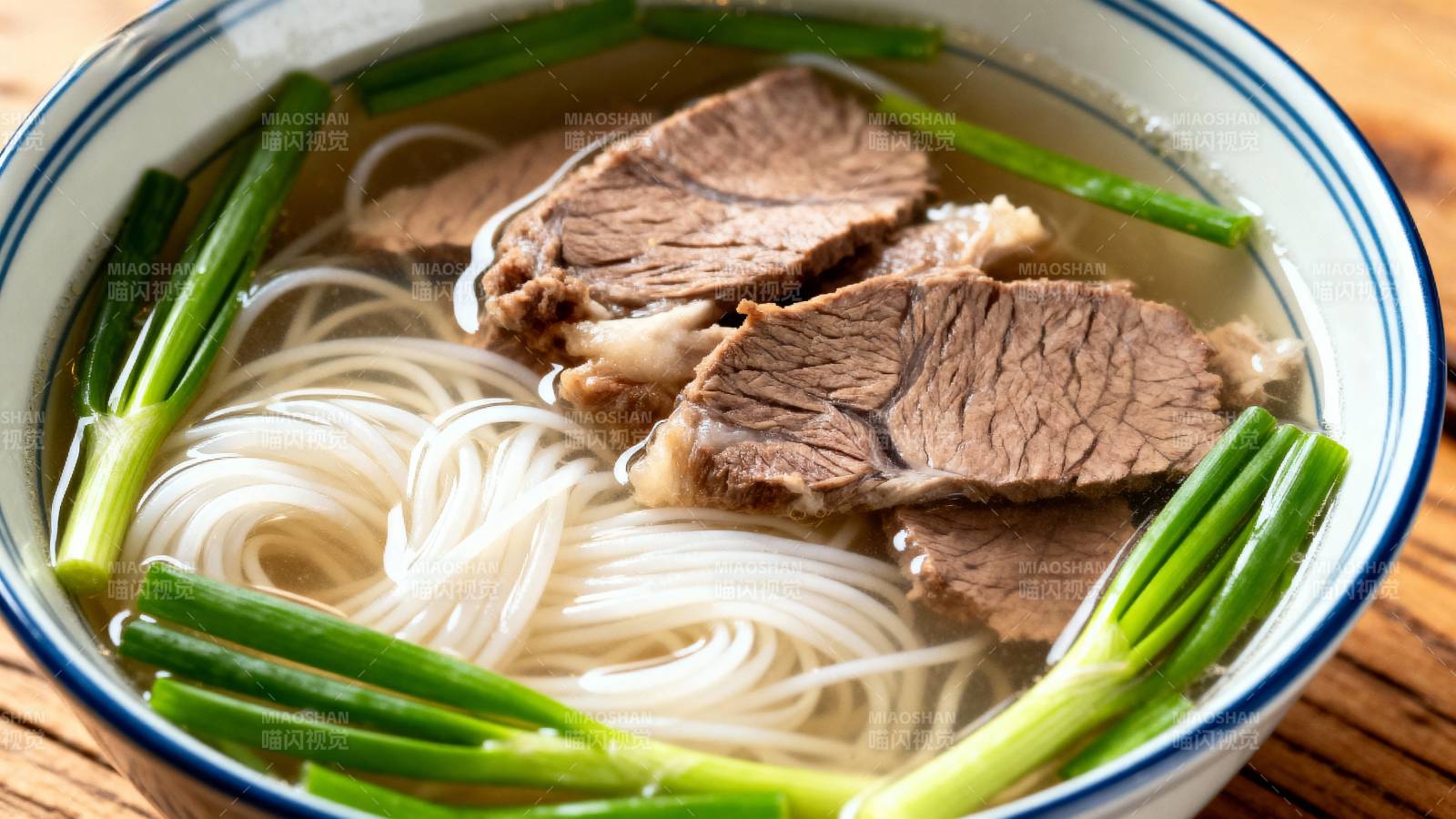 牛肉汤面图片
