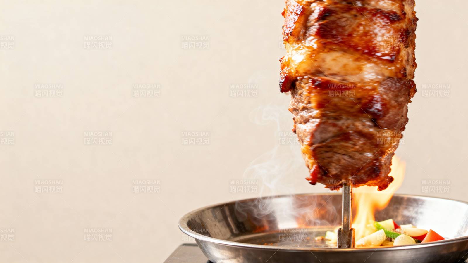 烤肉串滋滋作响图片