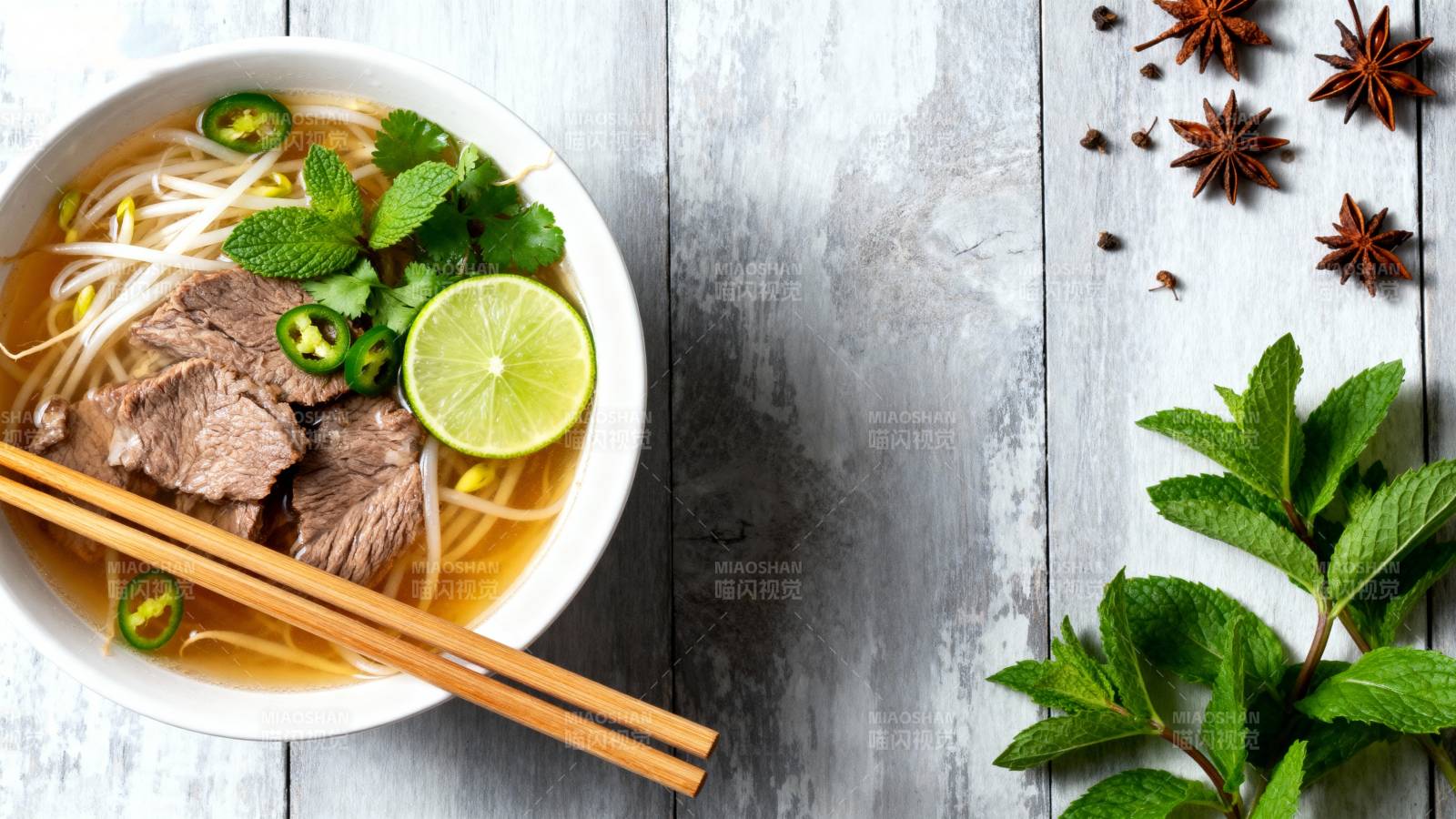 越南牛肉粉图片