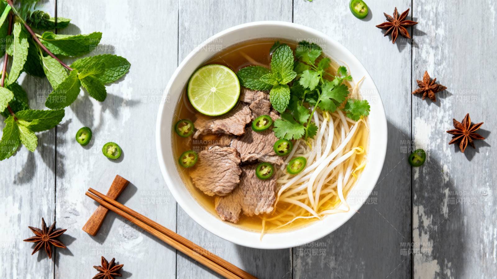 越南牛肉粉图片