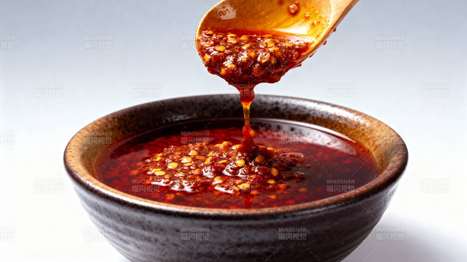 辣油滴落瞬间图片