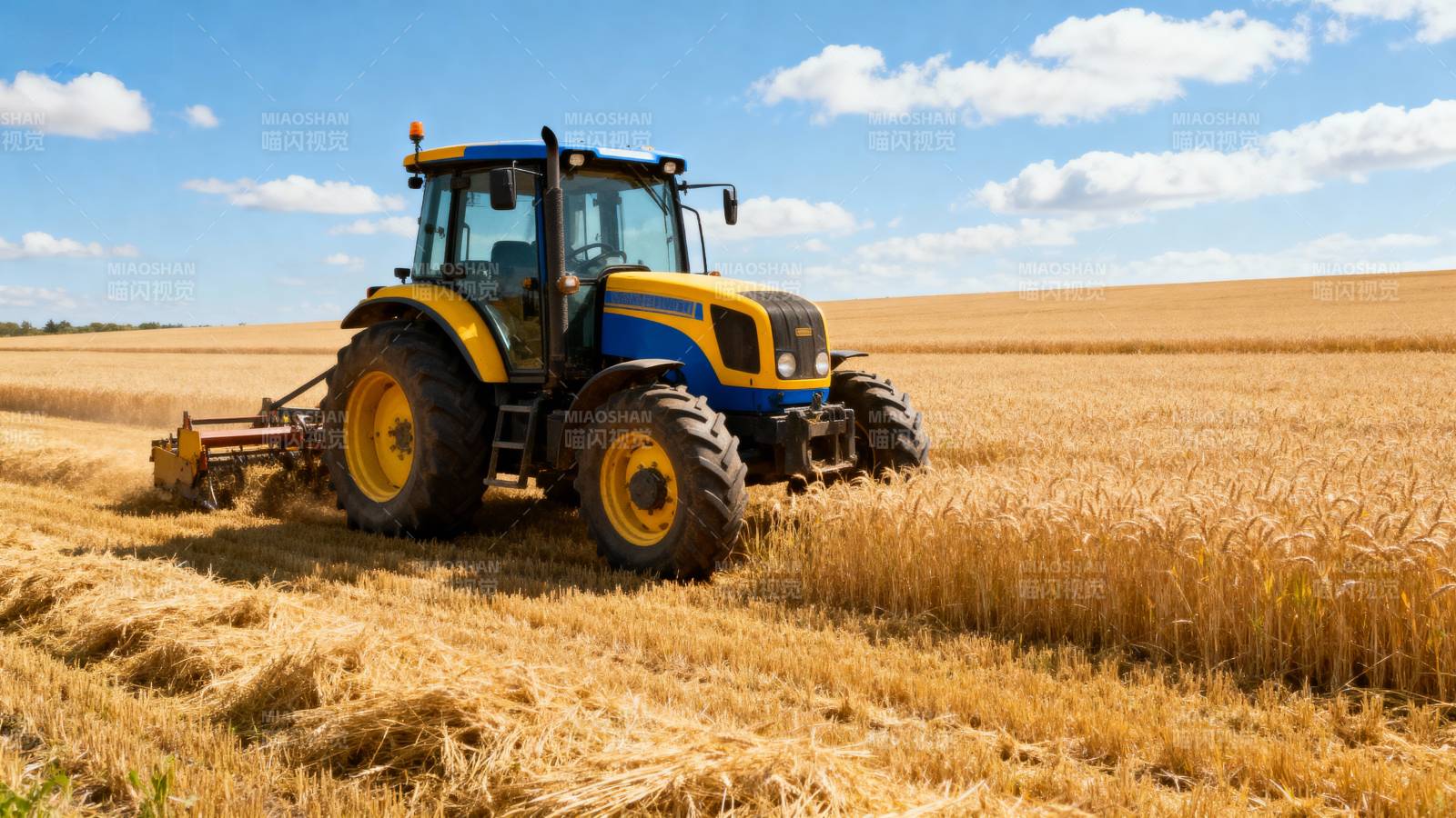 金秋收割忙图片