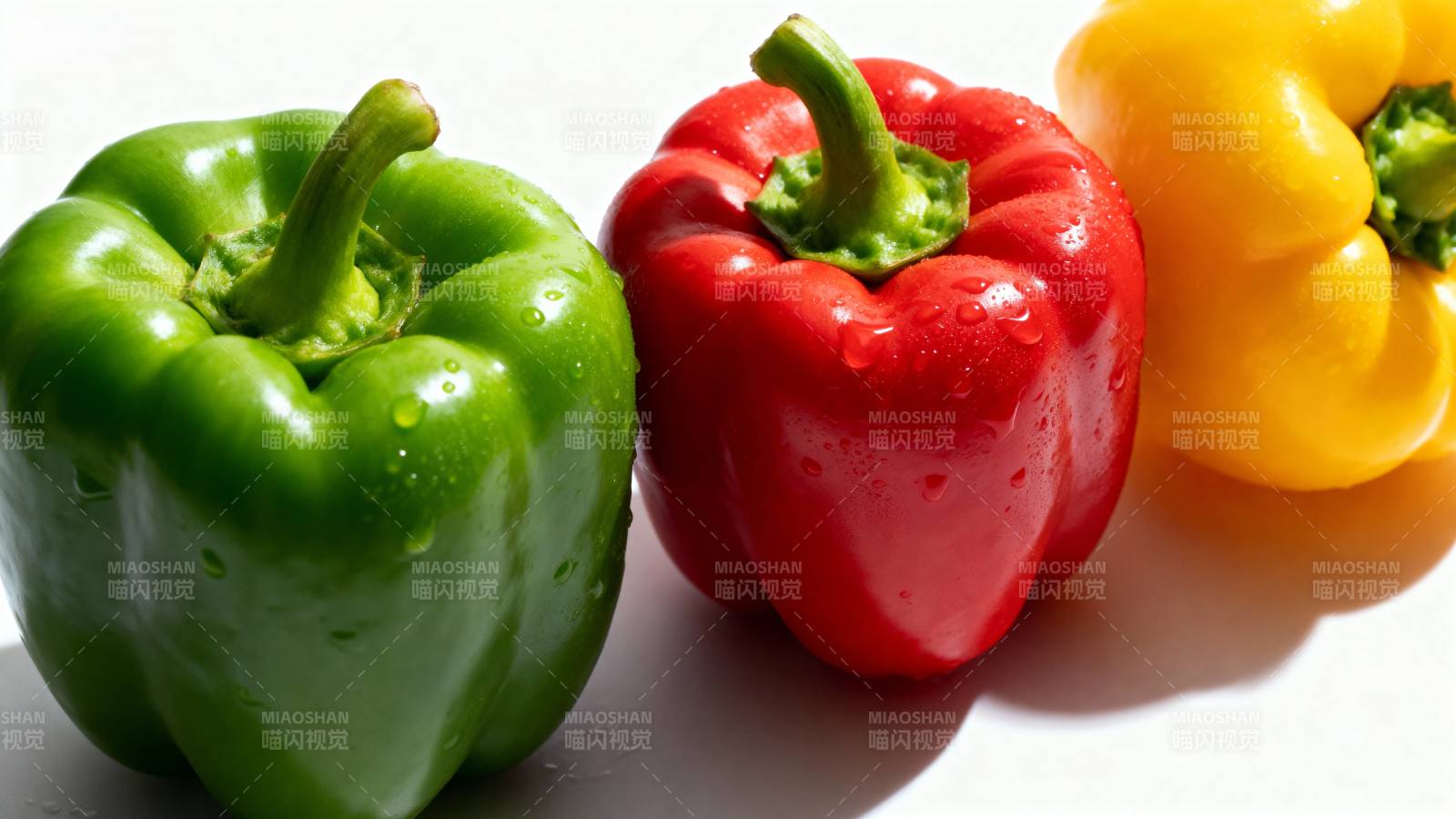 三色甜椒鲜亮诱人图片