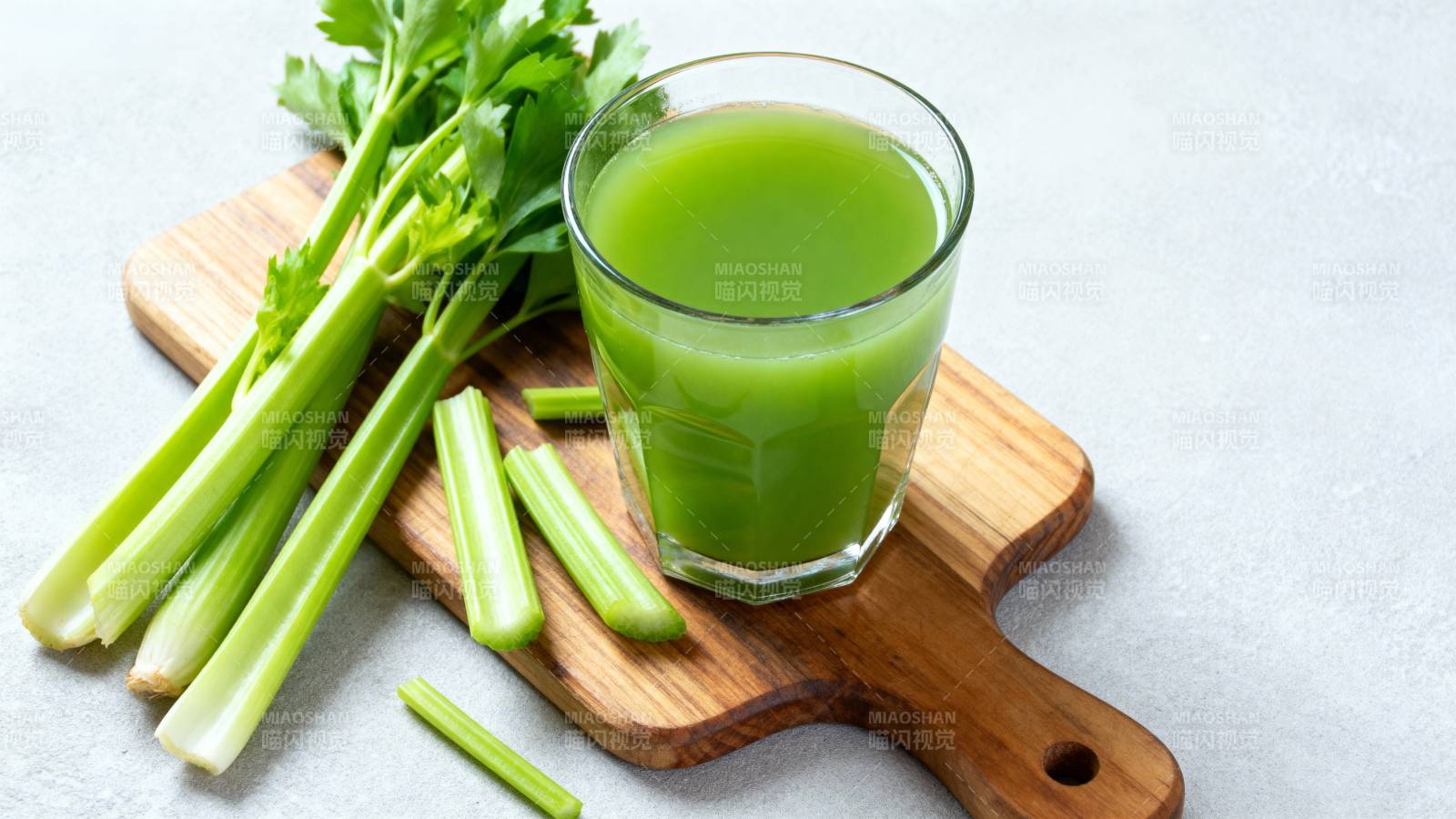芹菜汁新鲜健康图片