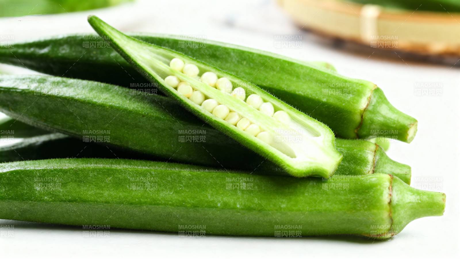 新鲜秋葵特写图片