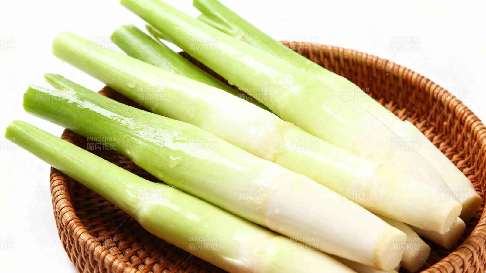 新鲜竹笋摆盘图片