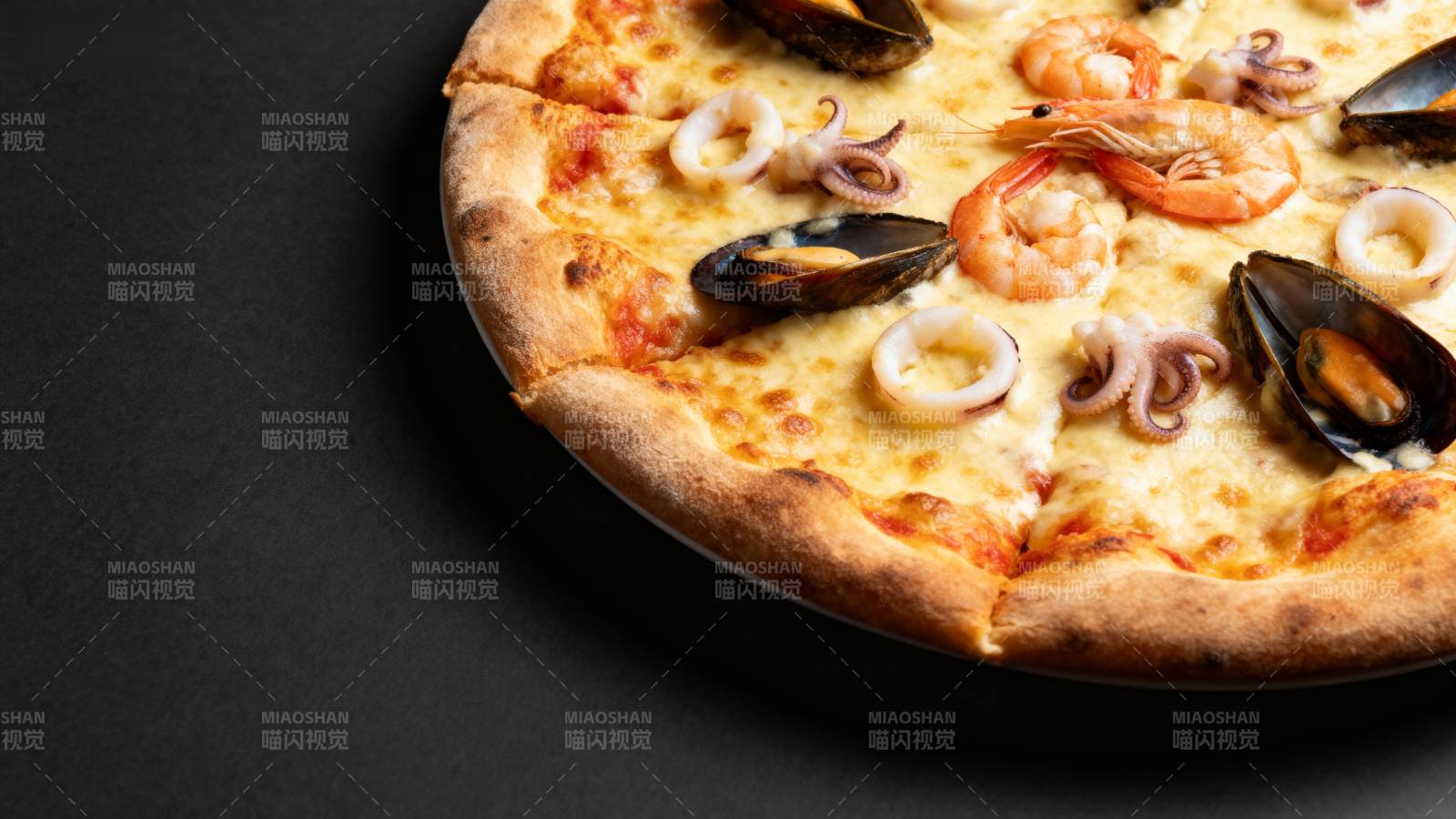 海鲜披萨特写图片