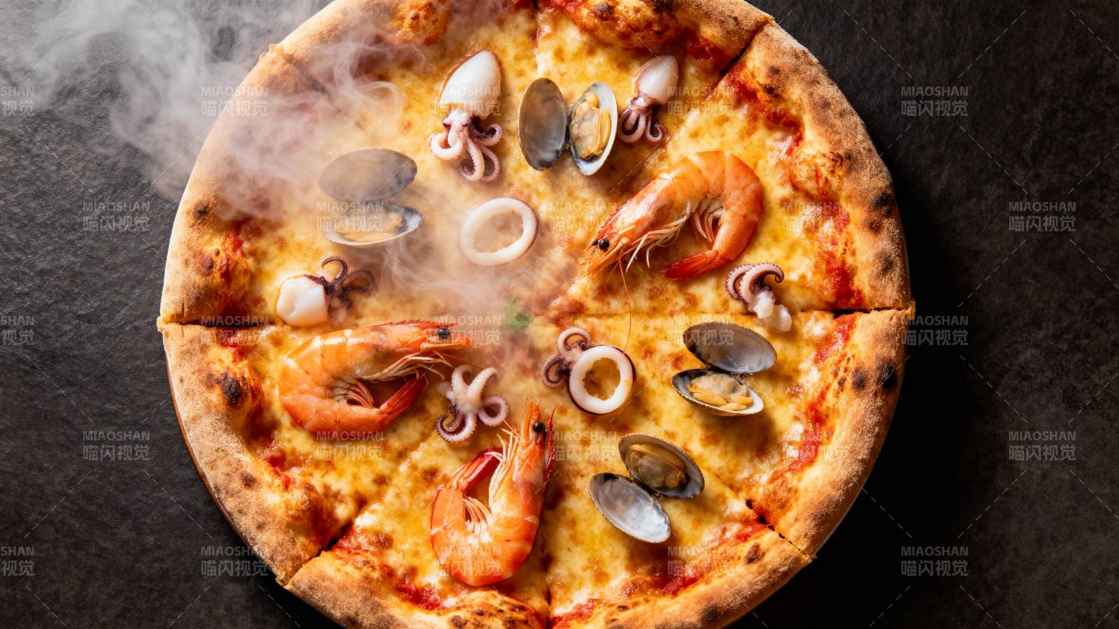 海鲜披萨 热气腾腾图片
