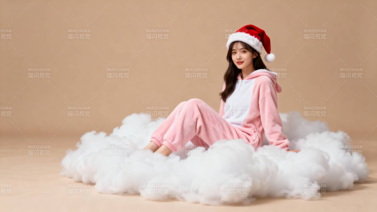 圣诞帽女孩坐云朵图片