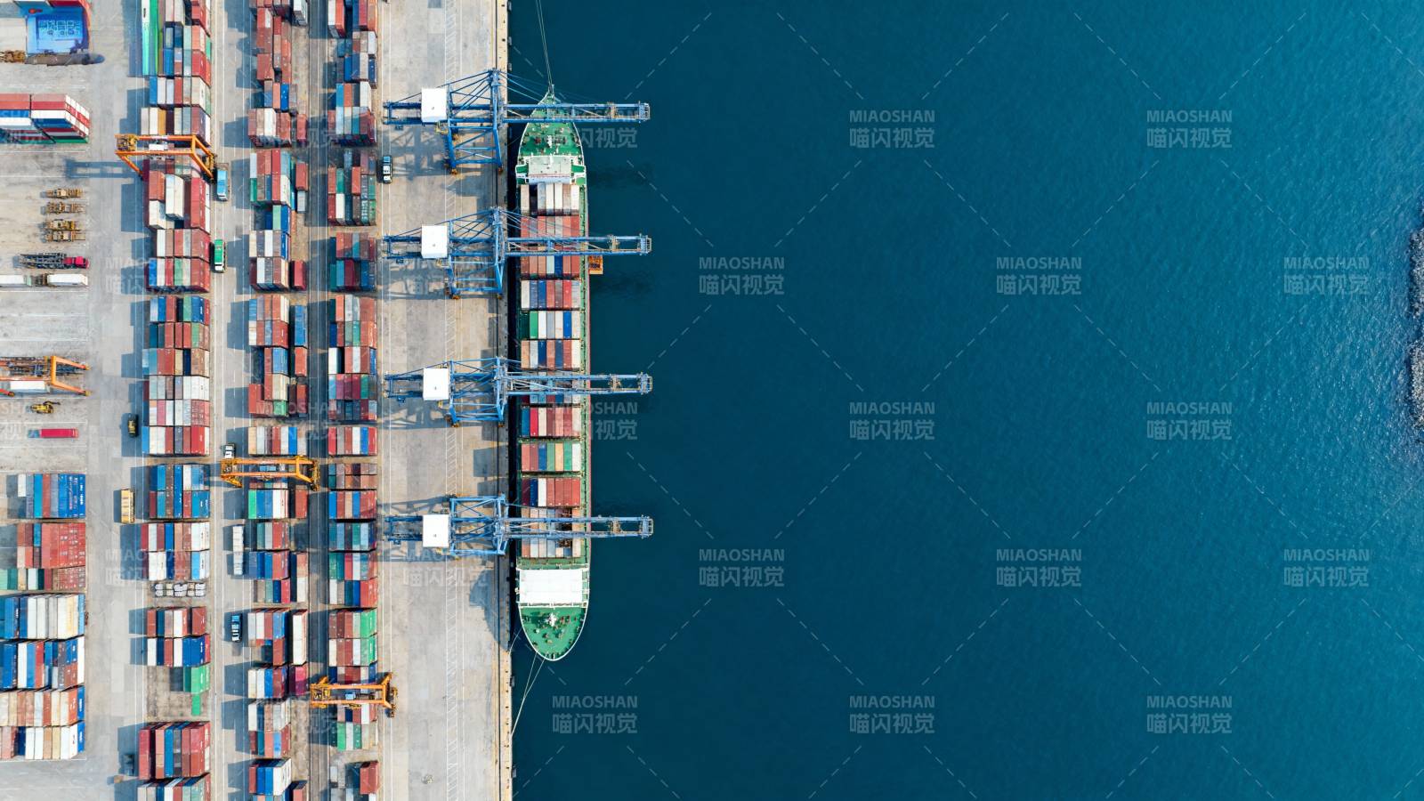 港口集装箱装卸图片