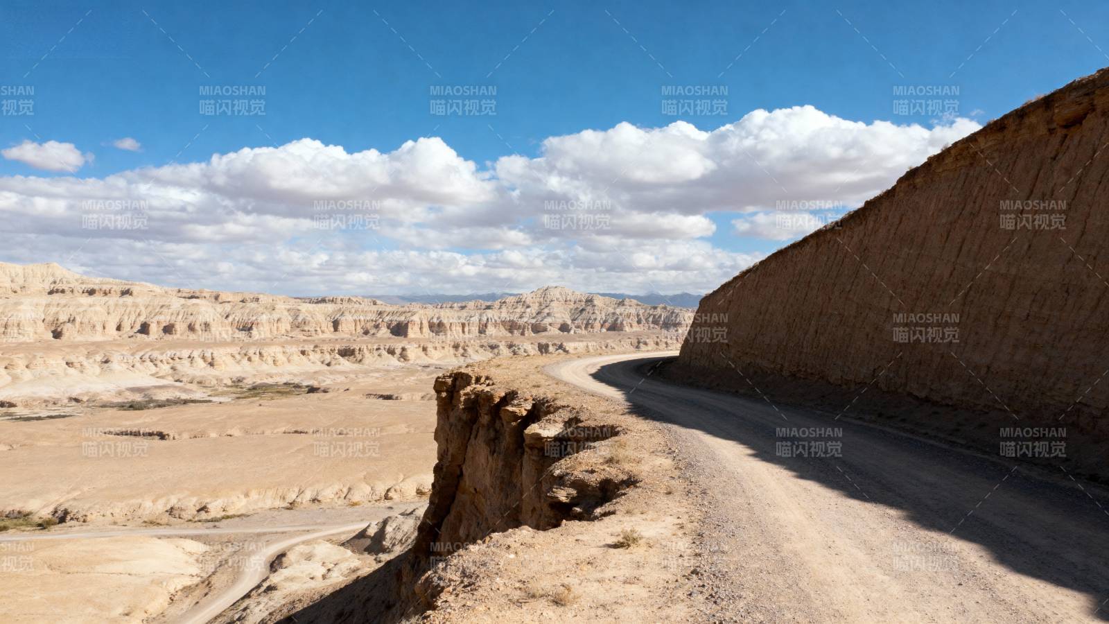 荒漠公路奇景图片